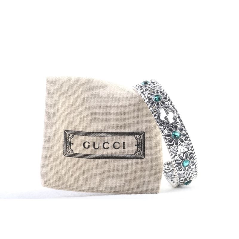 G*u*i bracelets